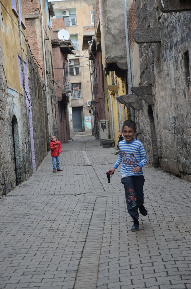 Terör mağduru aileler evlerine dönüyor