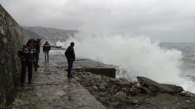Zonguldak'ta şiddetli rüzgar