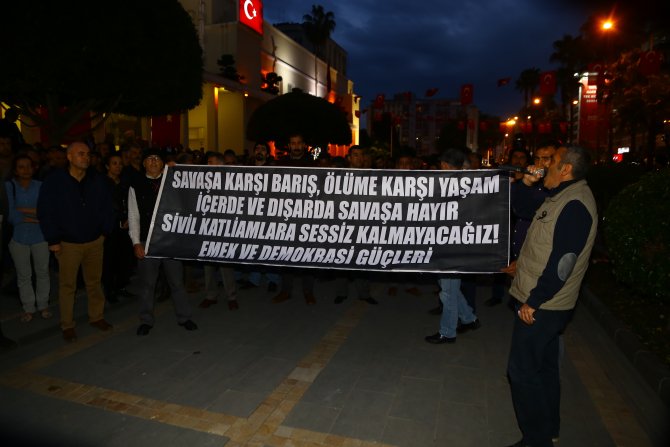 Adana'da izinsiz yürüyüşe polis müdahalesi