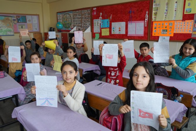 Öğrencilerden güvenlik güçlerine "moral" mektubu