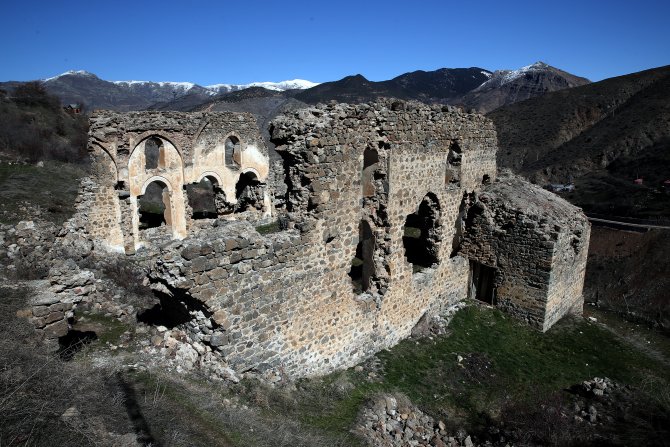 Üç inancın yaşadığı "eski Gümüşhane"de tarihi doku yenileniyor