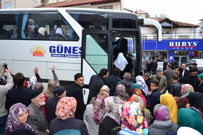 Akdağmadeni'nde yılın ilk umre kafilesi uğurlandı