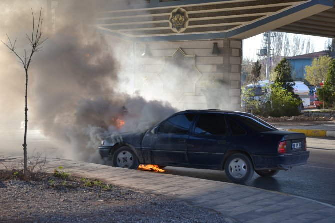 Aksaray'da otomobil yangını
