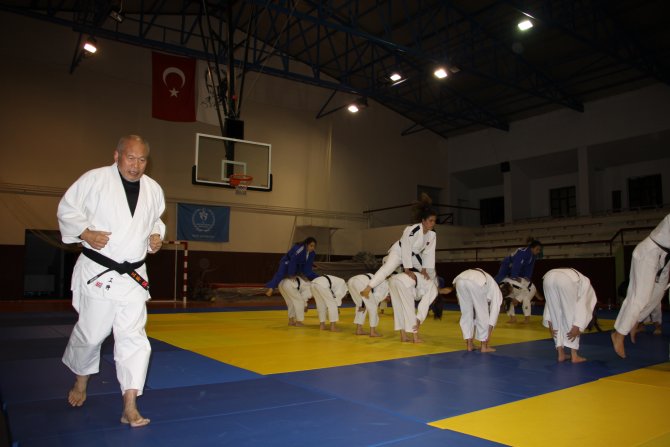 Japon judo hocası, Trabzon'da sporcu yetiştiriyor