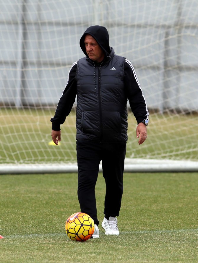 Mesut Bakkal'ın hedefi 14-15 puan