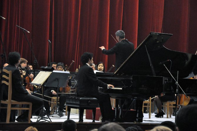 Piyanist Ünaldı Kırgızistan'da konser verdi