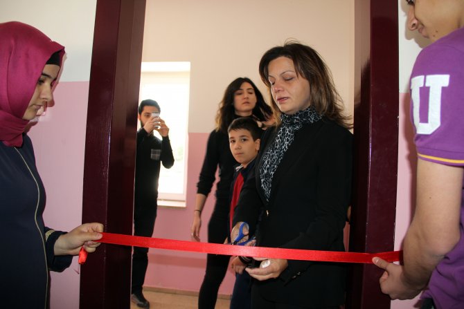 Arkadaşlarının adını yaşatmak için kütüphane kurdular