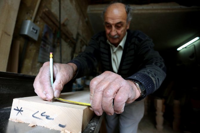 Batı Şeria'nın bilardo masaları 77'lik dededen