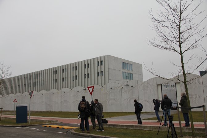 Hollanda'da ırkçı lider Wilders yargılanıyor