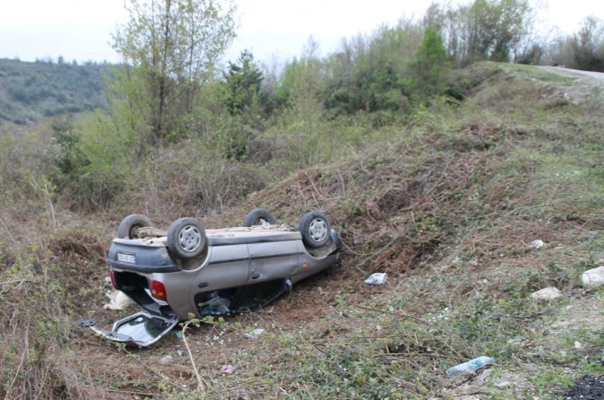 Şarampole devrilen otomobilin sürücüsü öldü