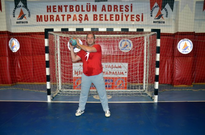 47 yaşında attığı gol unvan kazandırdı