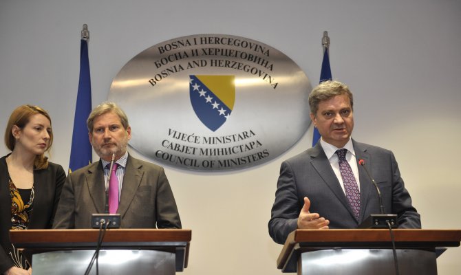 AB komiseri Hahn Bosna Hersek'te