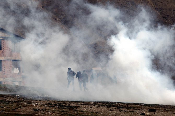 Hakkari'de izinsiz gösteriye müdahale