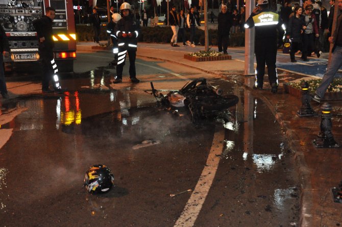 Alkol muayenesi yaptırmak istemeyen sürücü motosikletini yaktı