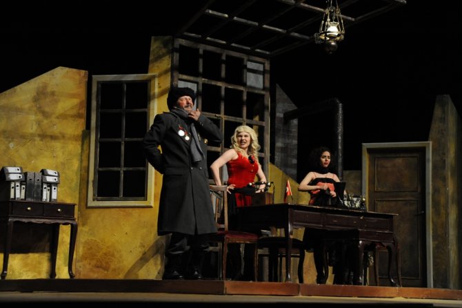 Artvin'de "Buzlar Çözülmeden" adlı oyun sahnelendi