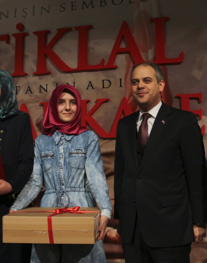 "Direnişin Sembolü İstiklal, Destanın Adı Çanakkale"