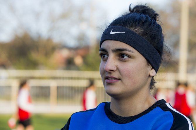 Genç kız futbolcunun milli gururu