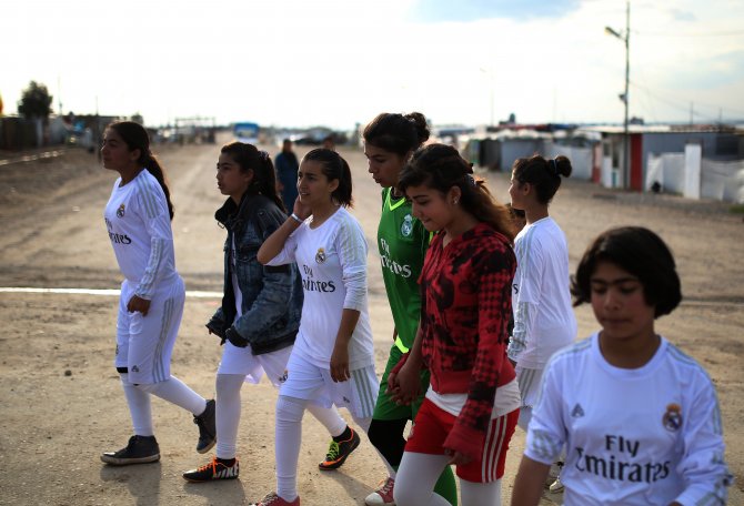 Suriyeli sığınmacı kızların "futbol" merakı