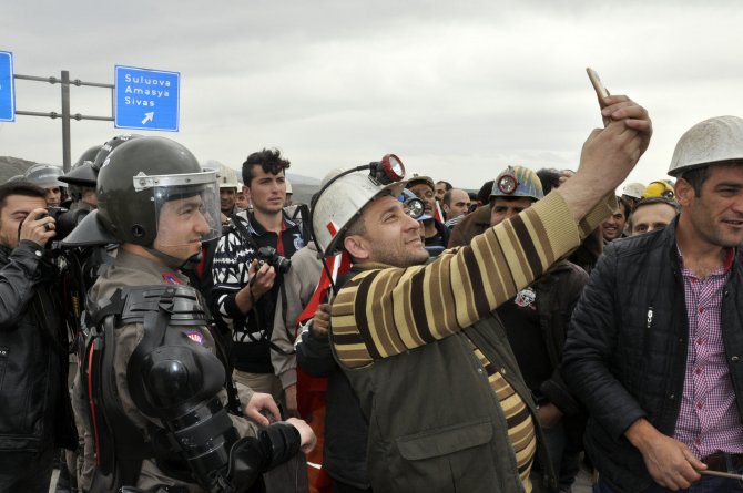 Amasya'da maden işçilerinden protesto