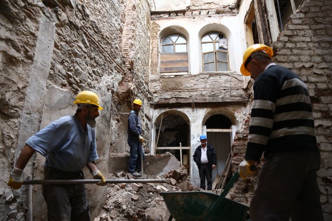 Beyoğlu'nun 184 yıllık tanığı restore ediliyor