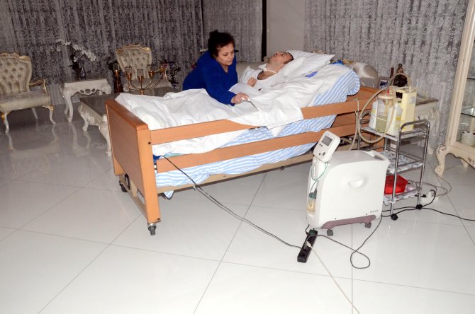 Çocuklarını yaşatmak için evini hastaneye dönüştürdü