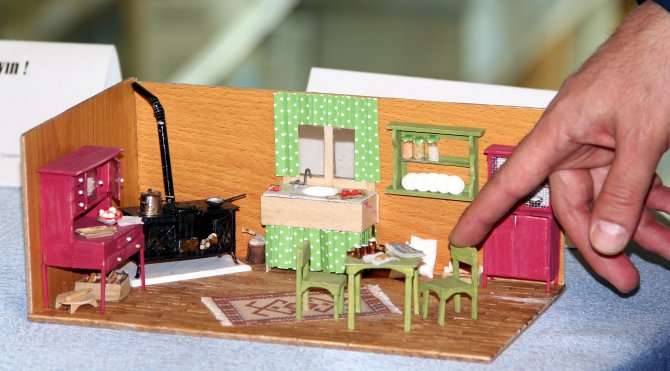 Doktordan minyatür sergisi