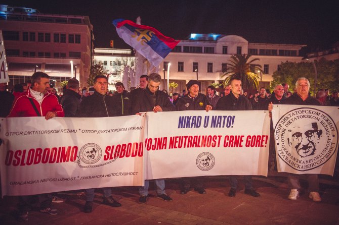 Karadağ'da NATO karşıtı protesto