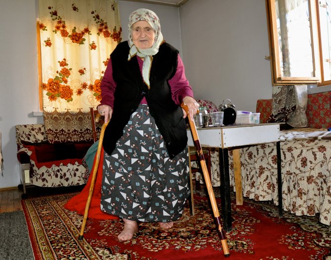 Mevlüde nine, hayırseverlerin desteğiyle yaşama tutunuyor