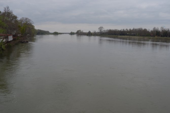 Sağanaklar Tunca ve Meriç nehirlerinin debilerini artırdı