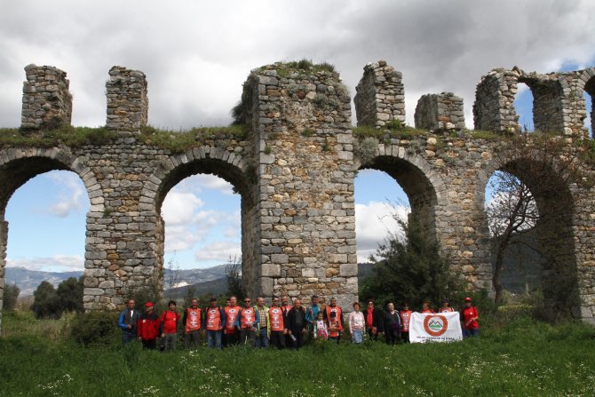 3 bin yıllık kemerlerden anıt mezara su taşıdılar