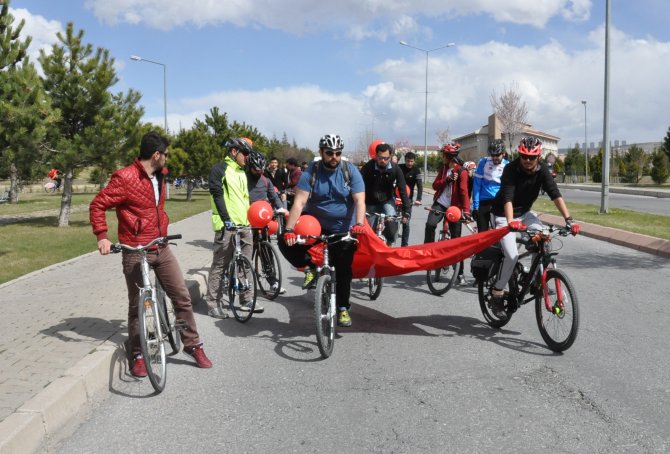 Şehitler için pedal çevirdiler