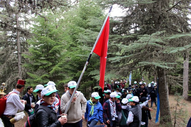 Bin 850 rakımda "ormanlar" için yürüdüler