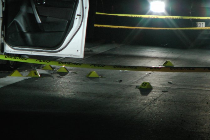 Çalıntı araçla polisten kaçtıkları iddiası