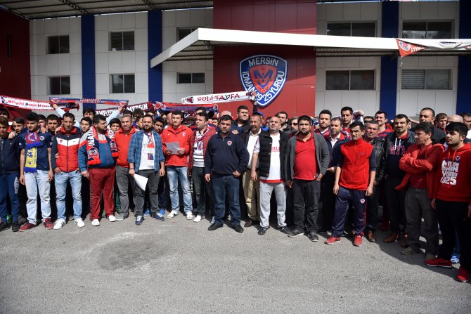 Mersin İdmanyurdu taraftarlarından yönetime tepki