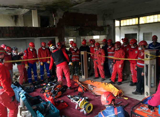 AKUT ekibi enkaz eğitimi verdi
