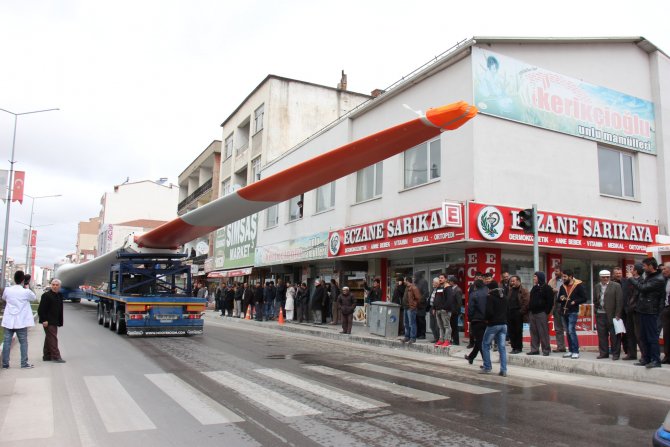 "Dev" pervaneler ilçeden geçti