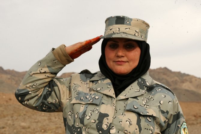 Afganistan sınırında kadın polisler de görev yapacak