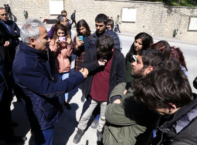 Anadolu Üniversitesinde afiş gerginliği