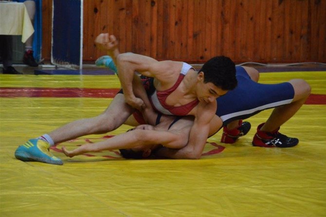 Güreş grup müsabakaları Kırşehir'de yapıldı