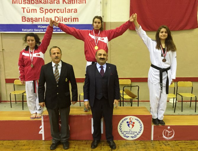 Okullu sporcuların başarısı