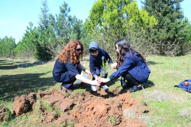 Otizmli öğrenciler hatıra ormanı oluşturdu