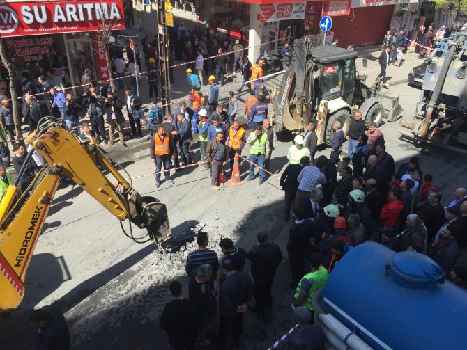 Bağcılar'da kanalizasyona atlayan kişi hayatını kaybetti