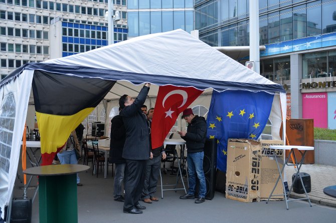 Brüksel’de teröre karşı Türk çadırı