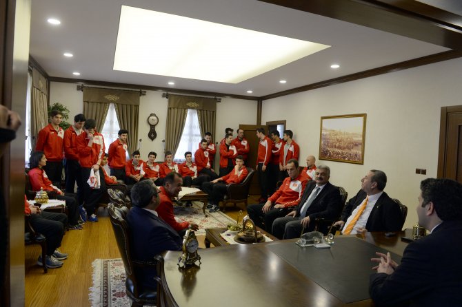 Milli voleybolculardan Tokat Belediyesine ziyaret
