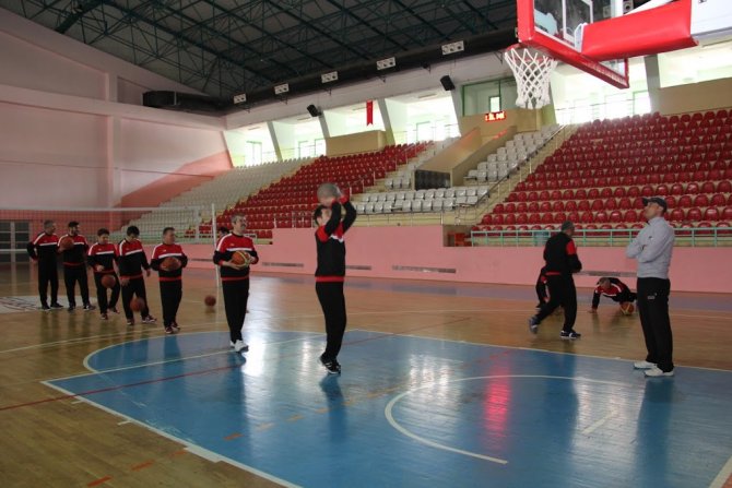Yozgat'a tedavi gören hastalara basketbol eğitimi