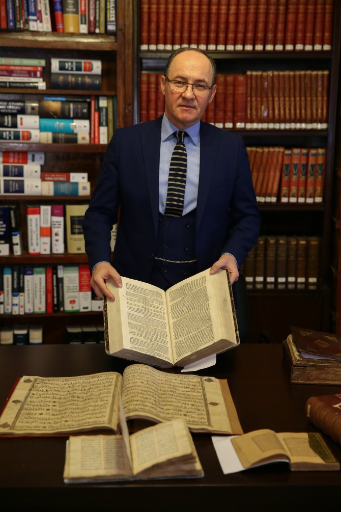 5 asırlık el yazmaları çeviri için destek bekliyor