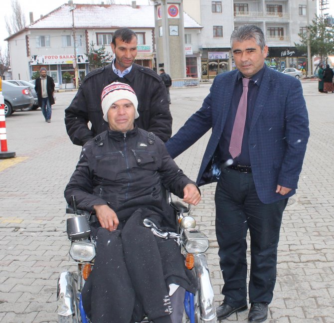 Başkan Öcal'dan engelli vatandaşa akülü araba