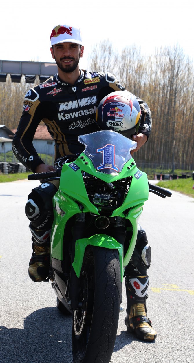 Kenan Sofuoğlu'nun gözü zirvede