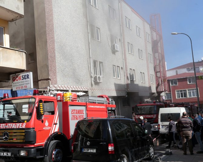 Sultanbeyli'de yangın