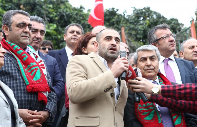 Gaziosmanpaşa Stadı önünde "yıkım" protestosu